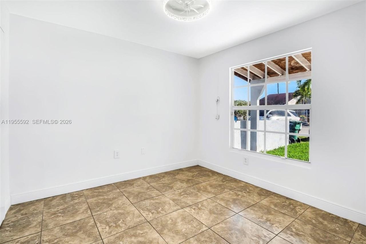 19021 Nw 45th Ave #19021 - Photo 4 of 22