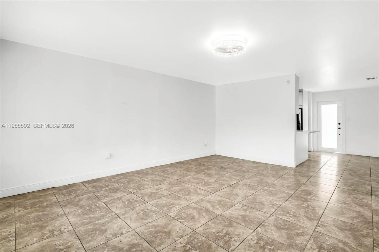 19021 Nw 45th Ave #19021 - Photo 5 of 22