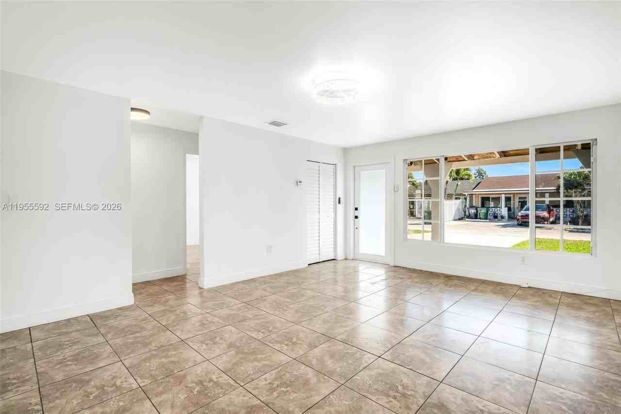 19021 Nw 45th Ave #19021 - Photo 7 of 22