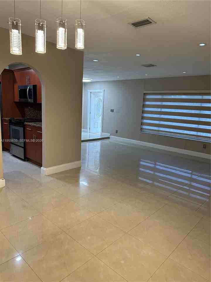 10805 Sw 165th Ter - Photo 5 of 35