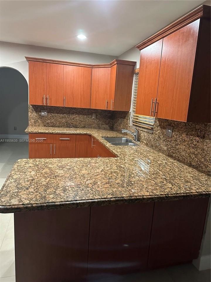 10805 Sw 165th Ter - Photo 6 of 35