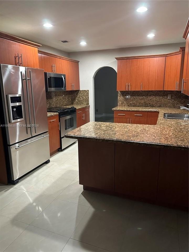 10805 Sw 165th Ter - Photo 7 of 35