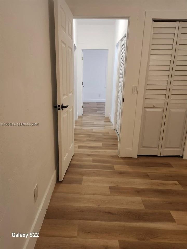 45 Ne 60th St #45 - Photo 3 of 14