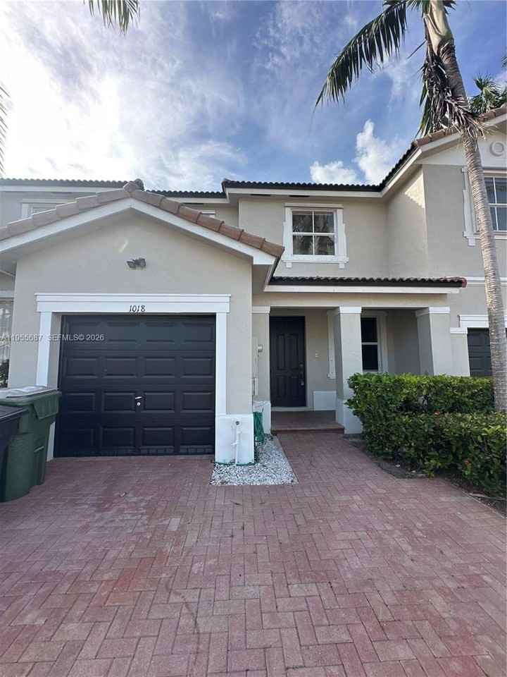 1018 Ne 42nd Ave - Photo 3 of 30