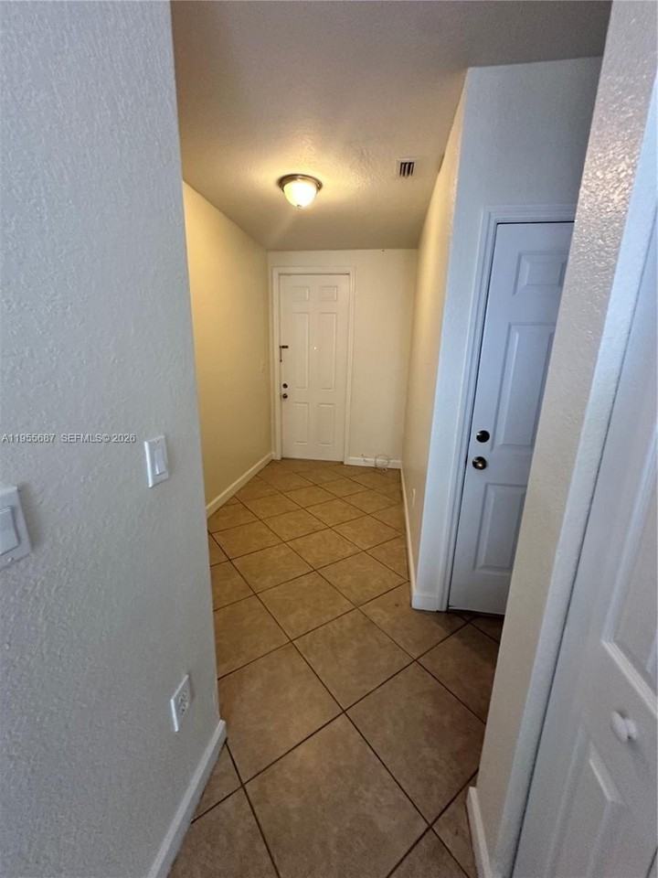 1018 Ne 42nd Ave - Photo 6 of 30