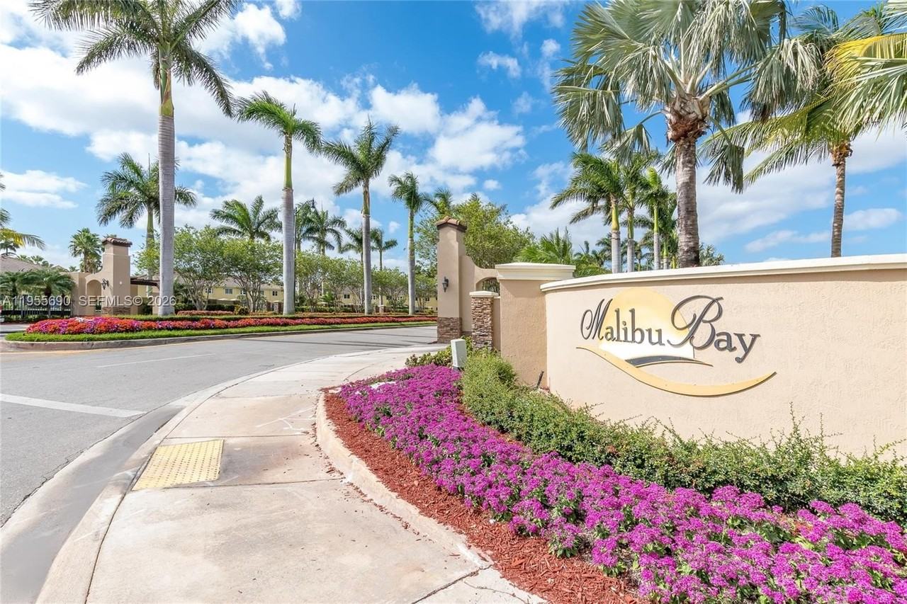 3350 Ne 13th Circle Dr #108-21 - Photo 2 of 9