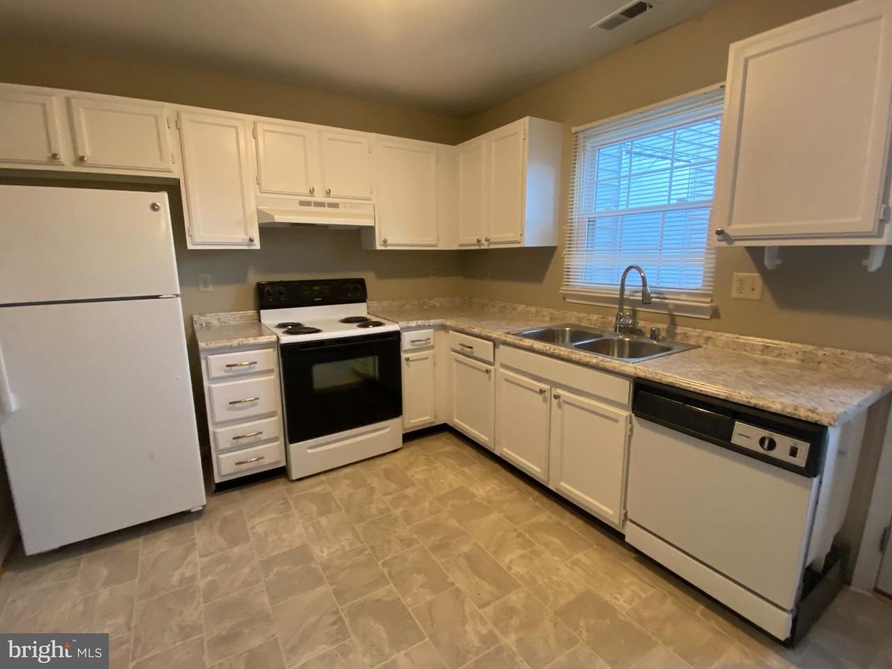 4435 Eagle Ct - Photo 2 of 35