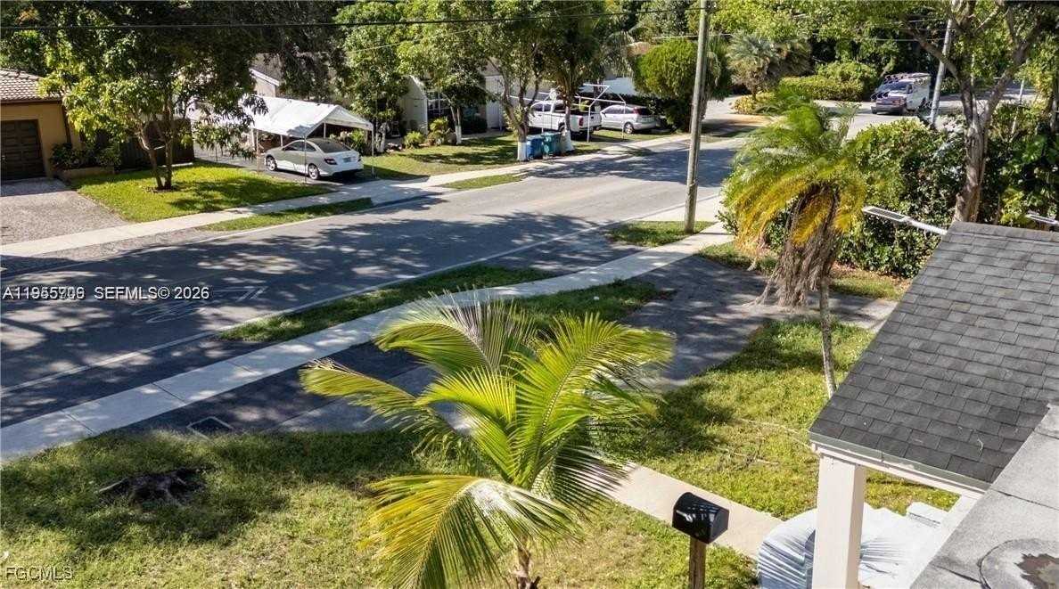 947 Ne 149th St #1 - Photo 5 of 9