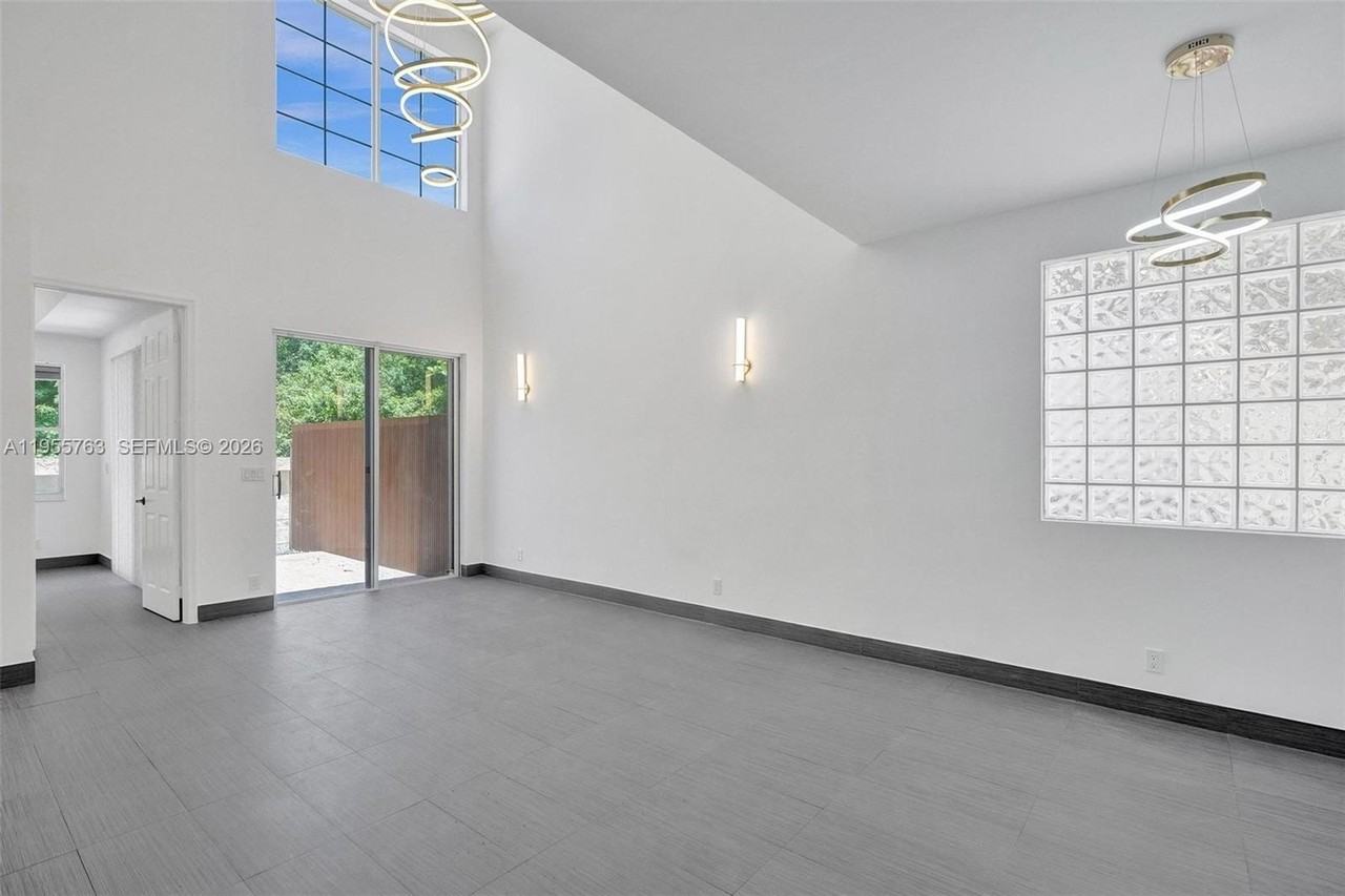 1251 Hayes St - Photo 6 of 50