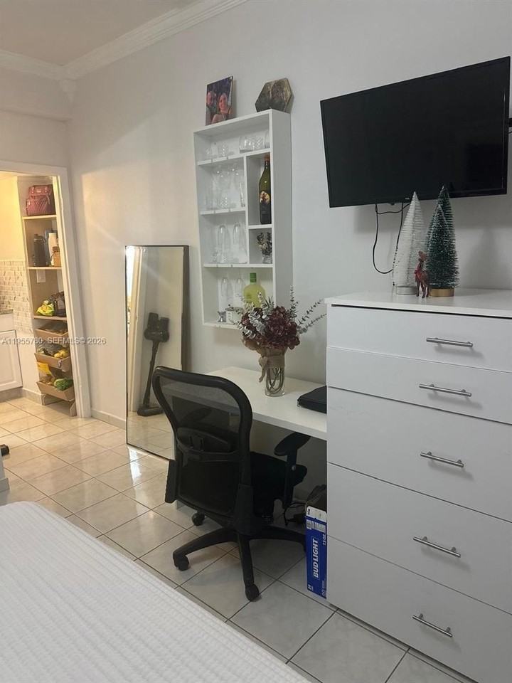 12285 Sw 10th Ter #33DI - Photo 7 of 10