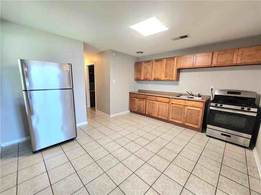 110 Zeta St ##B - Photo 6 of 17