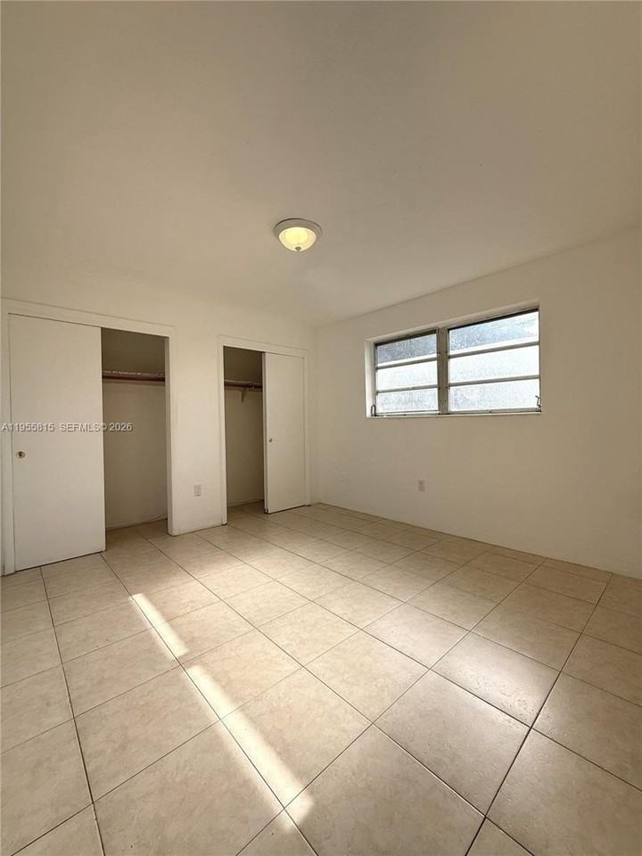 5165 W Flagler St #1 - Photo 7 of 9