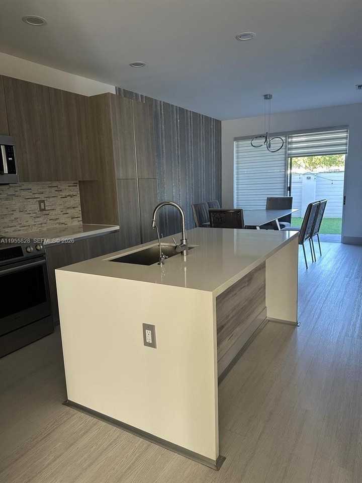 7220 Nw 103rd Path #7220 - Photo 3 of 7