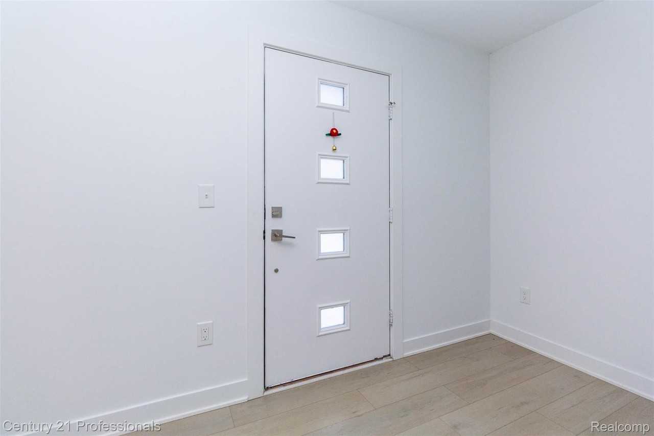 2878 Summers Pl - Photo 5 of 33