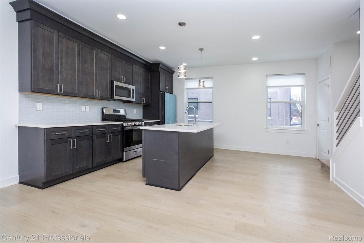 2878 Summers Pl - Photo 7 of 33