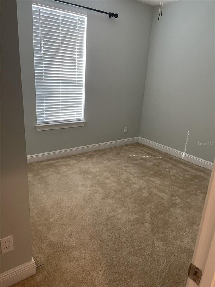 2062 Redbay Ave - Photo 4 of 40