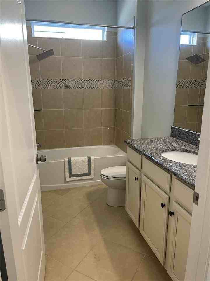 2062 Redbay Ave - Photo 6 of 40
