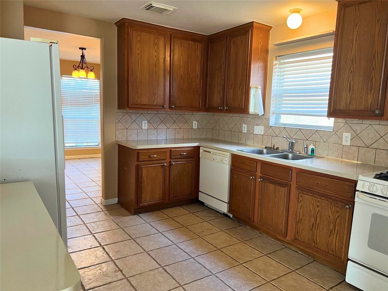 3223 Amber Meadow Dr - Photo 3 of 18