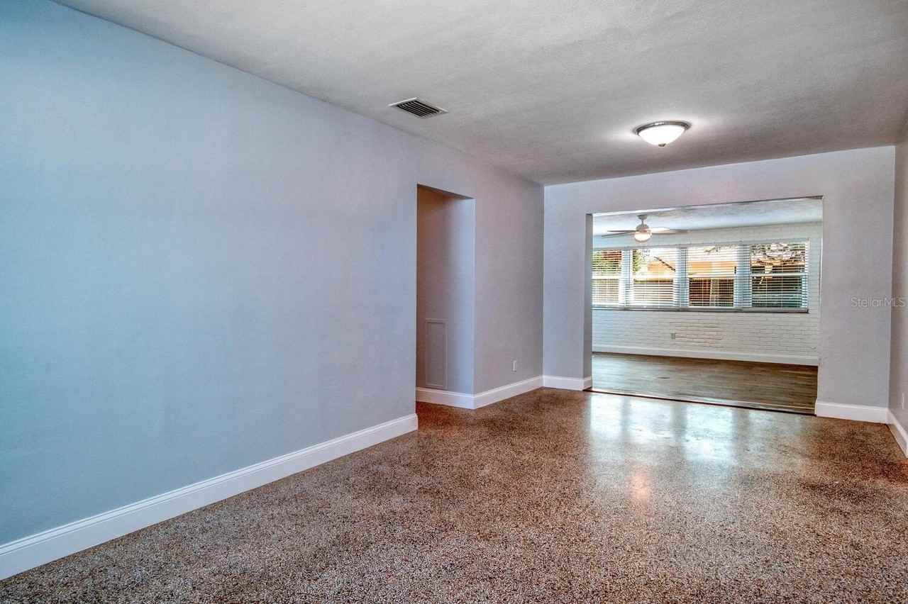 4104 W Lawn Ave - Photo 4 of 22