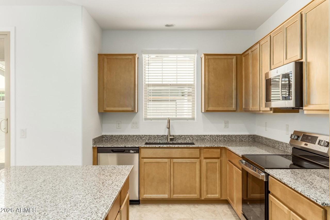 10162 W Amelia Ave - Photo 4 of 17