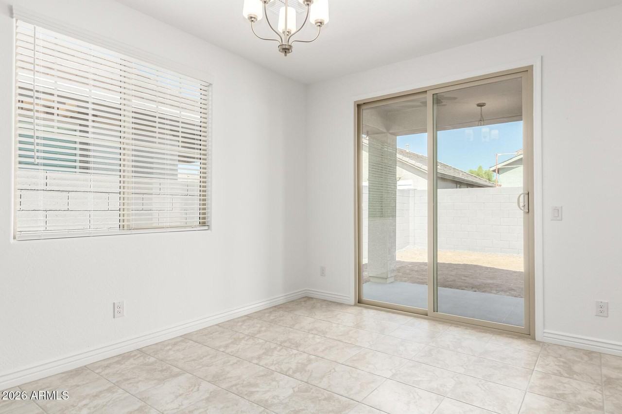 10162 W Amelia Ave - Photo 5 of 17