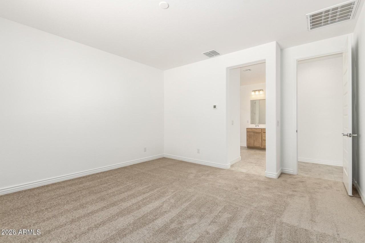 10162 W Amelia Ave - Photo 6 of 17