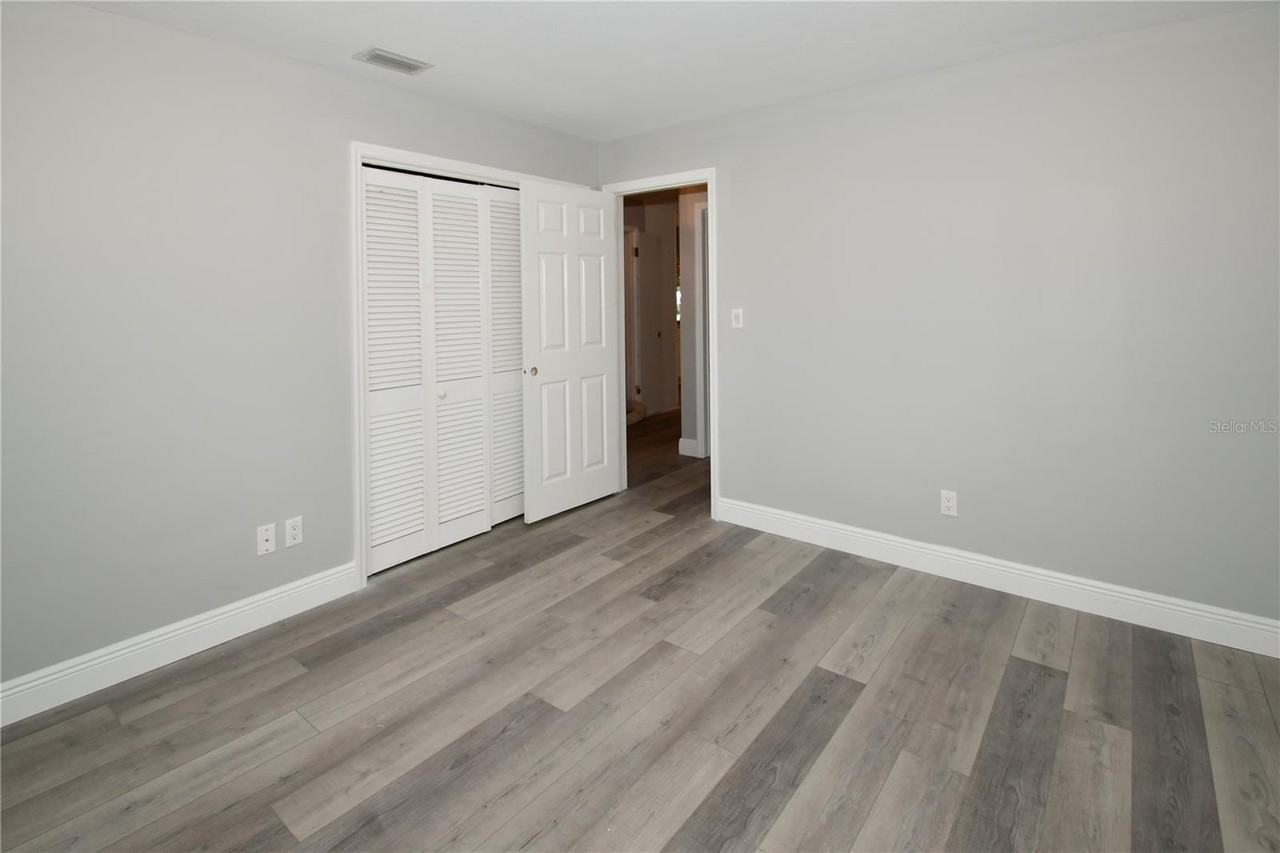 6690 Burning Tree Dr - Photo 5 of 50