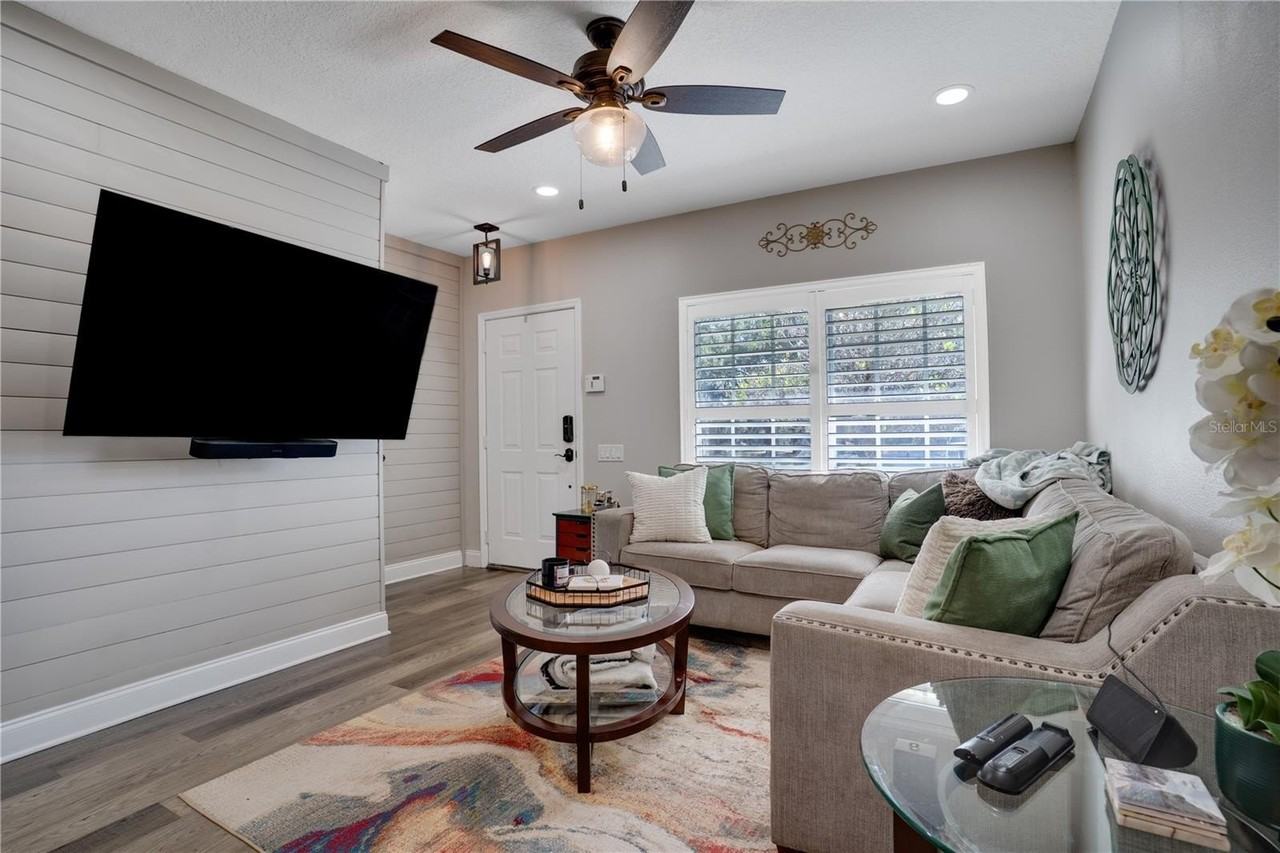 2375 Lake Woodberry Cir - Photo 5 of 34