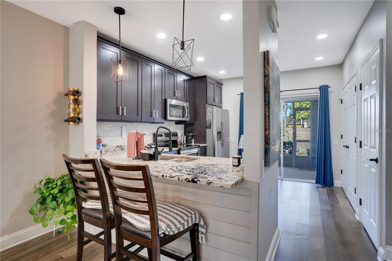 2375 Lake Woodberry Cir - Photo 7 of 34