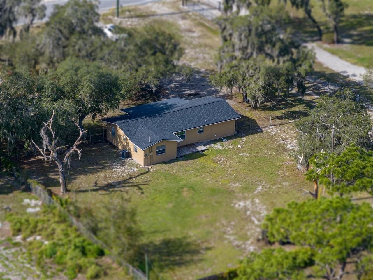 5017 Lewellyn Rd - Photo 2 of 50