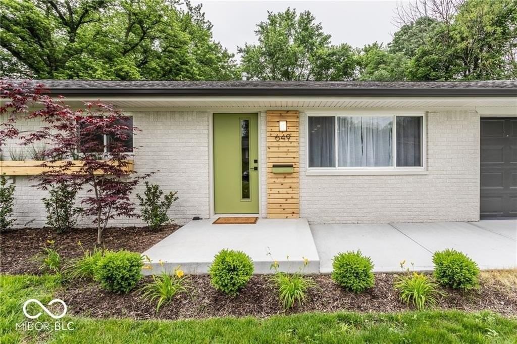 649 Emerson Rd - Photo 4 of 41