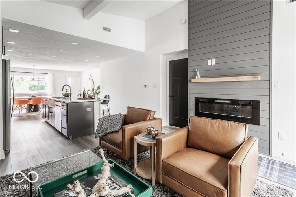 649 Emerson Rd - Photo 5 of 41