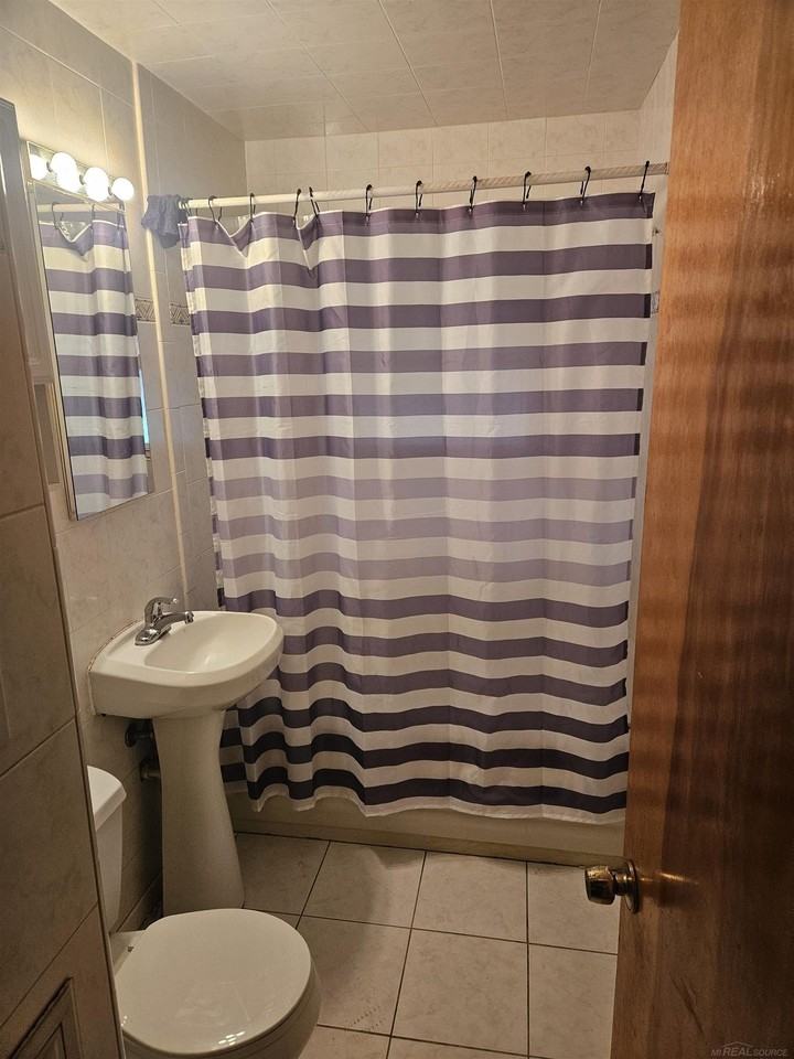 21725 Audrey Ave - Photo 6 of 11