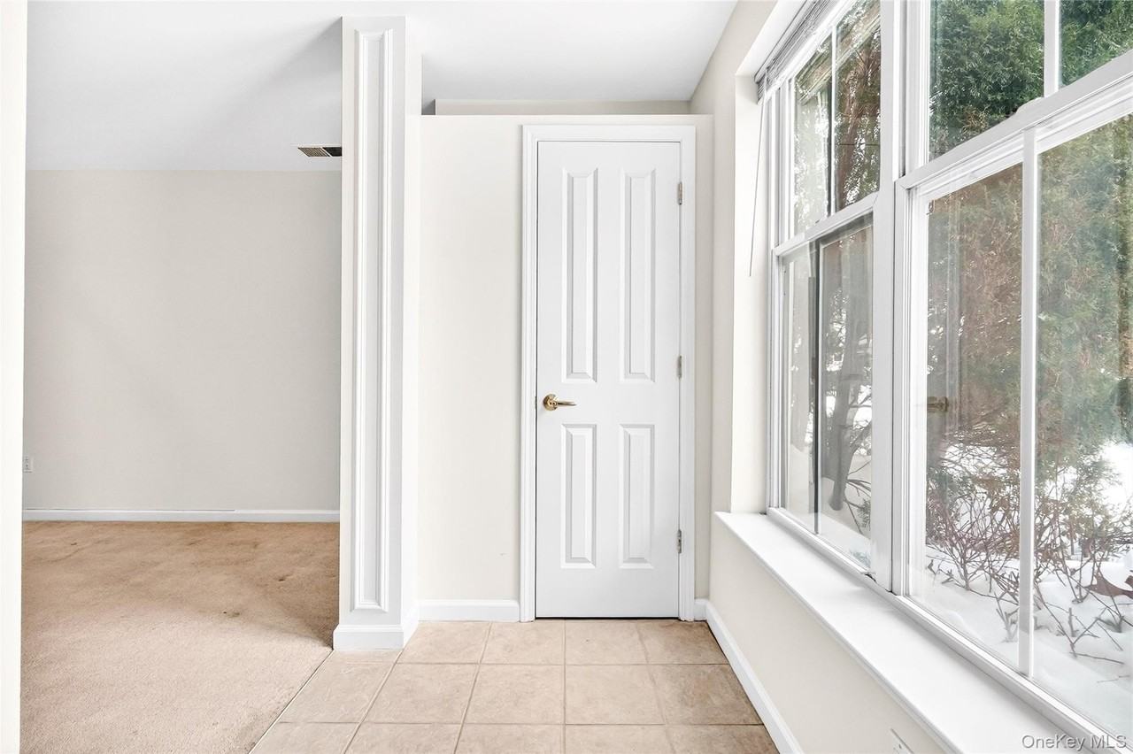 17 Harbor Pointe Dr - Photo 4 of 47