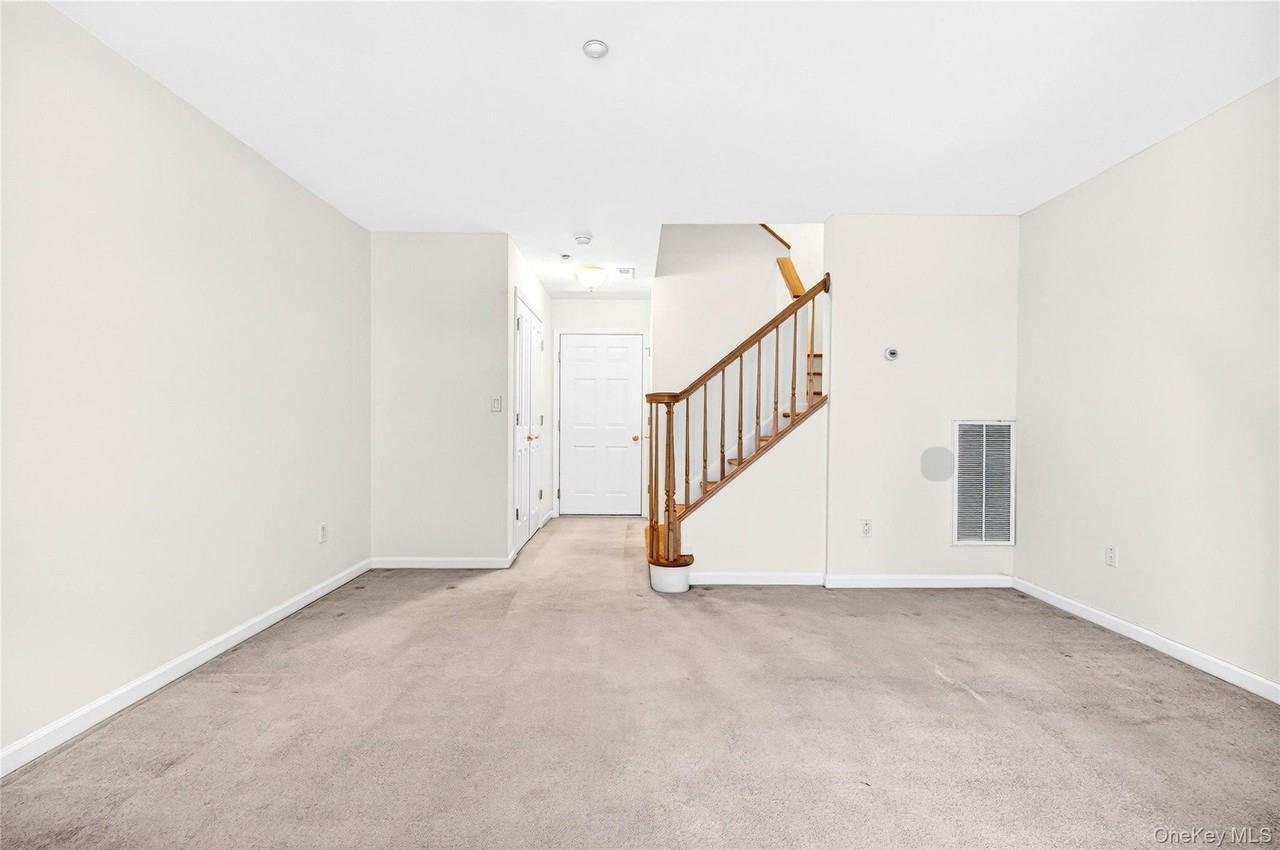 17 Harbor Pointe Dr - Photo 5 of 47