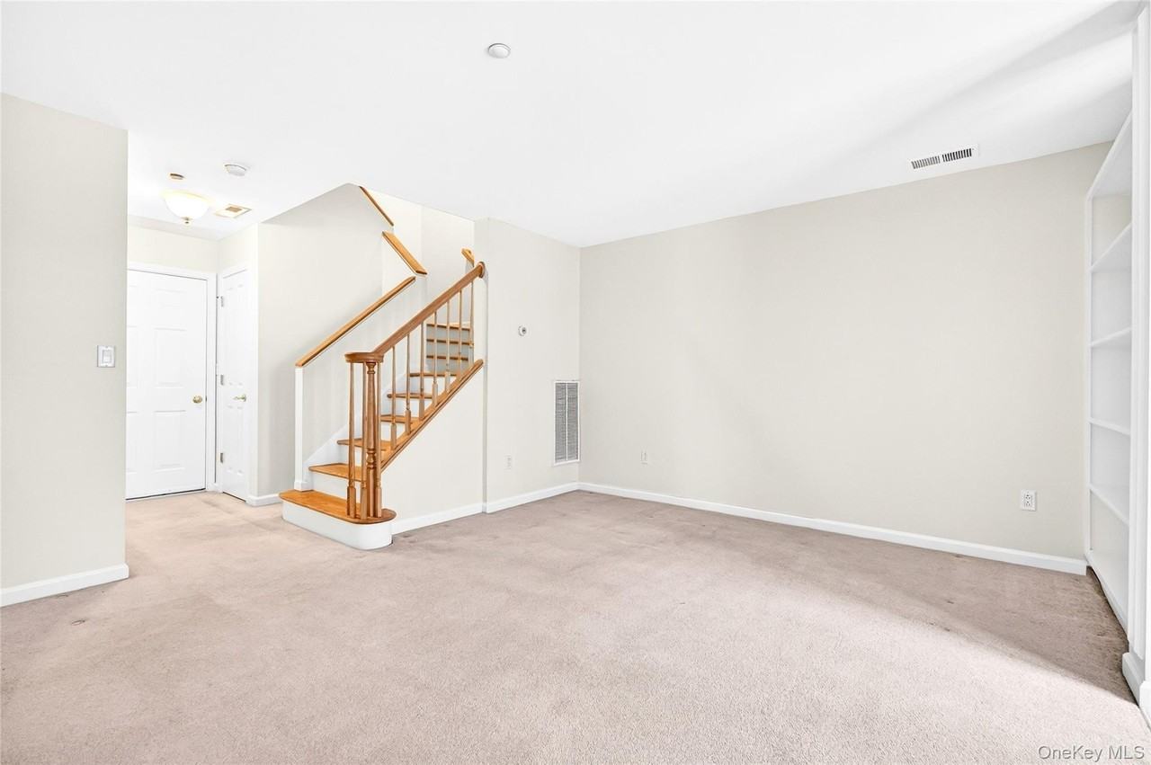 17 Harbor Pointe Dr - Photo 6 of 47