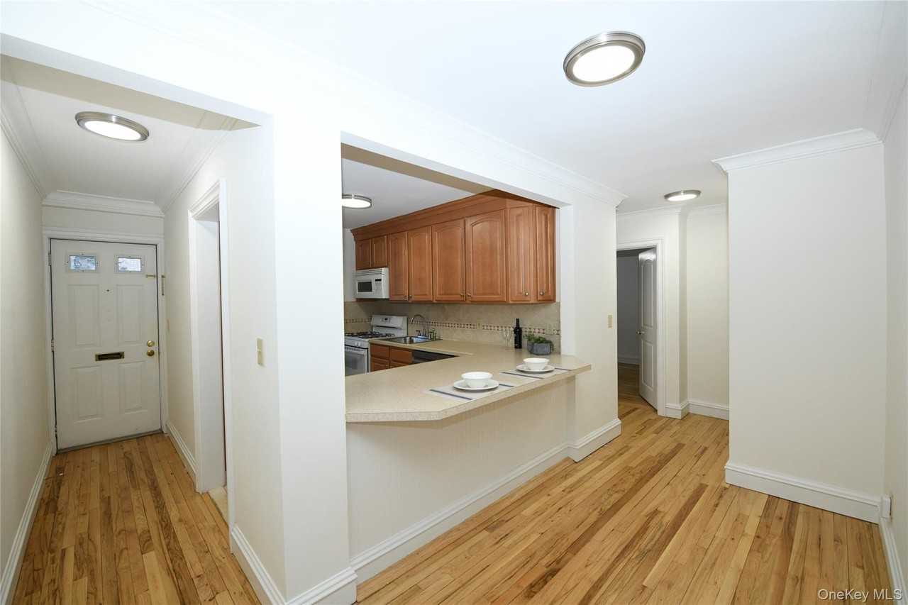 590 Bedford Rd Apt 7 #7 - Photo 3 of 17