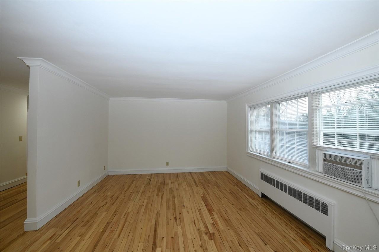 590 Bedford Rd Apt 7 #7 - Photo 4 of 17