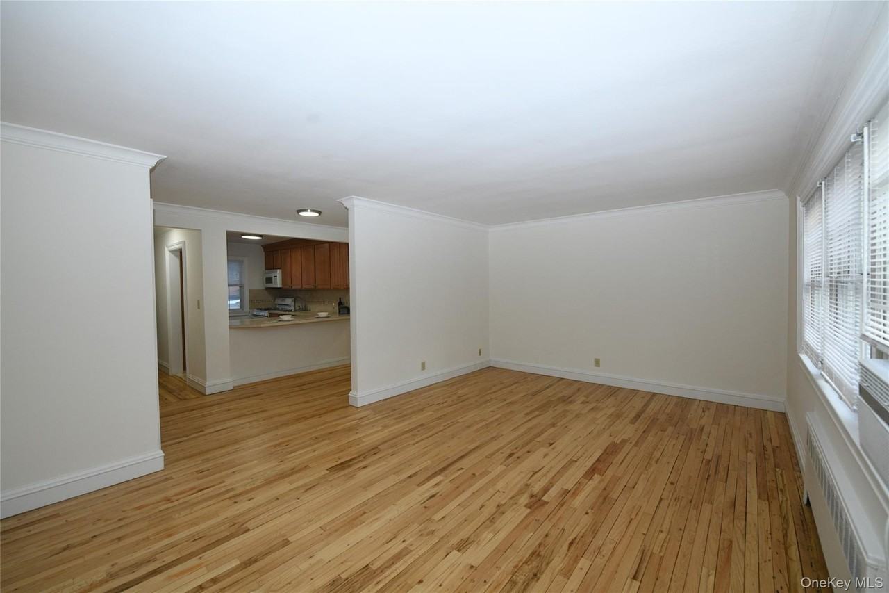 590 Bedford Rd Apt 7 #7 - Photo 5 of 17