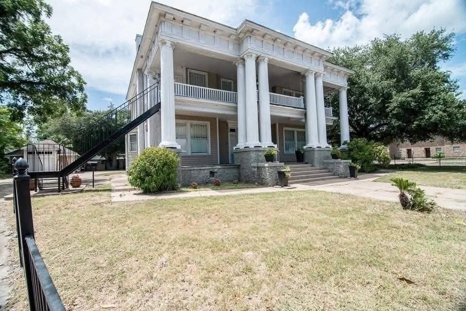 407 N Moody St #1 - Photo 2 of 34