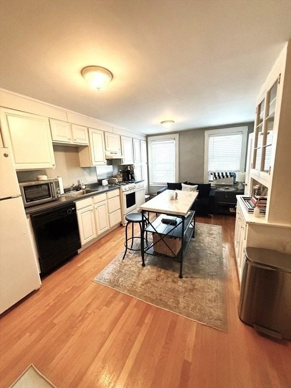 531 E 8th St Apt 1 #1 - Photo 3 of 7