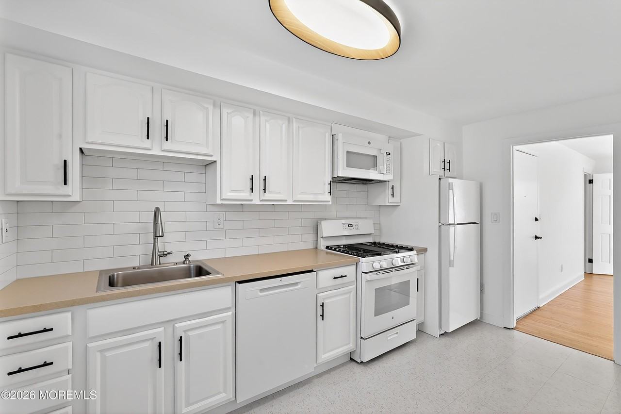 121 Wallace St - Photo 5 of 9