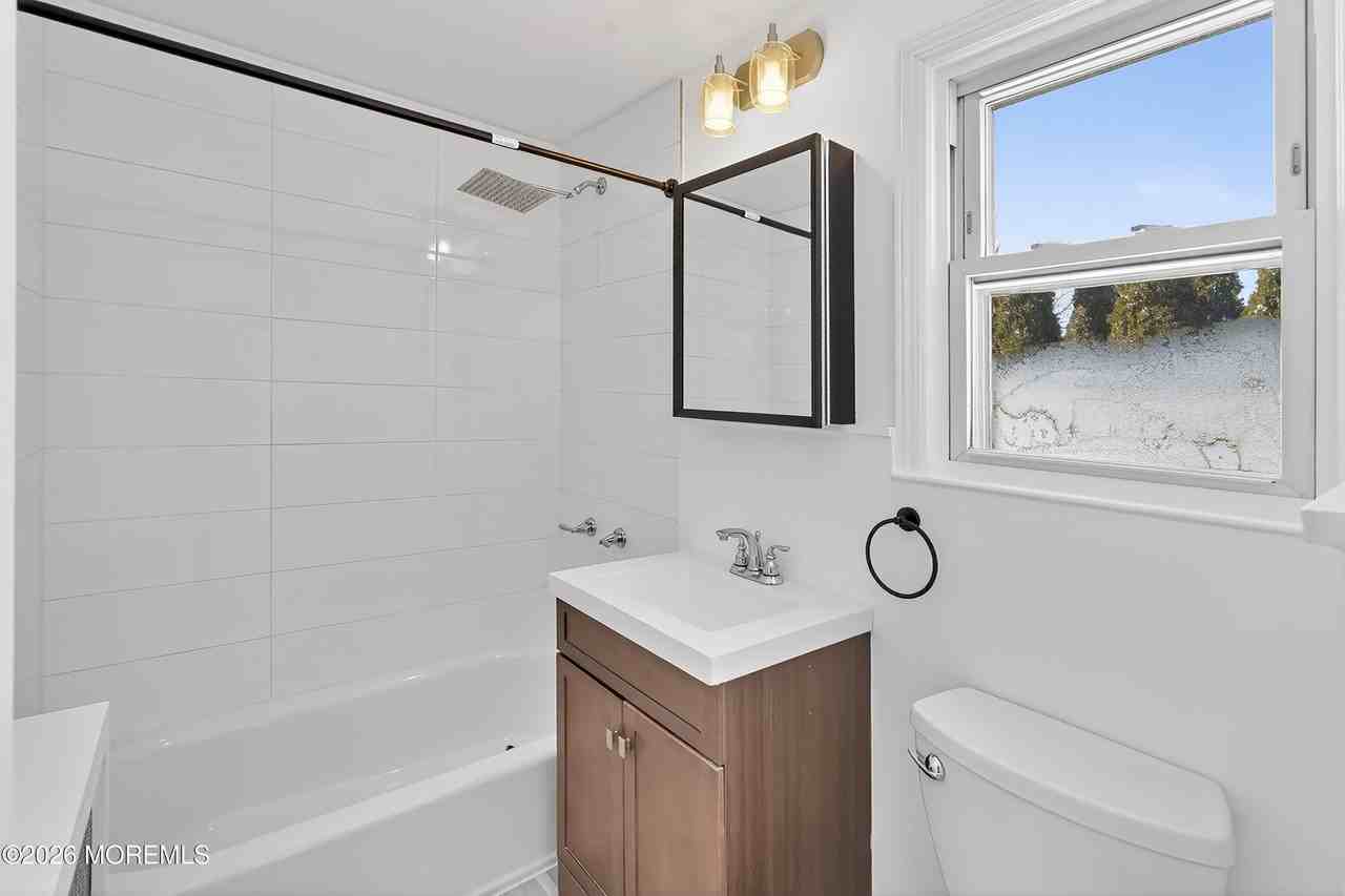 121 Wallace St - Photo 6 of 9