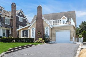 featured image of 10 Chicago Blvd