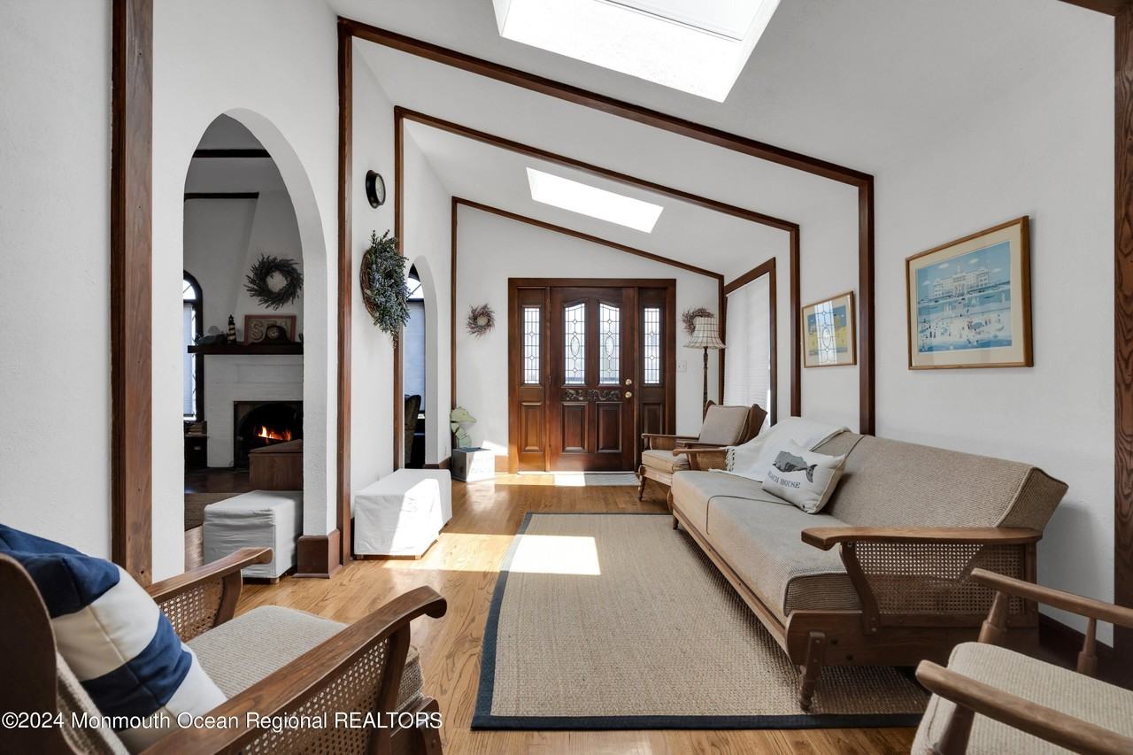 10 Chicago Blvd - Photo 2 of 15