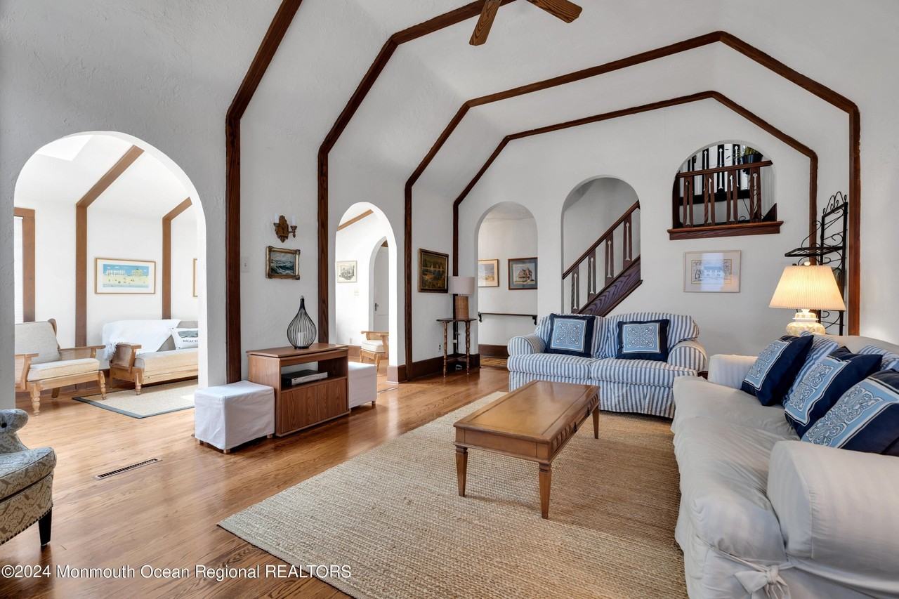 10 Chicago Blvd - Photo 3 of 15