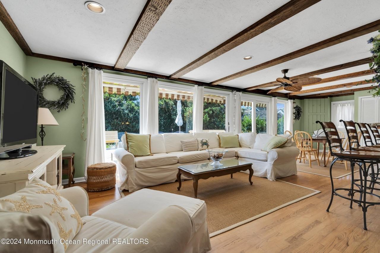 10 Chicago Blvd - Photo 7 of 15