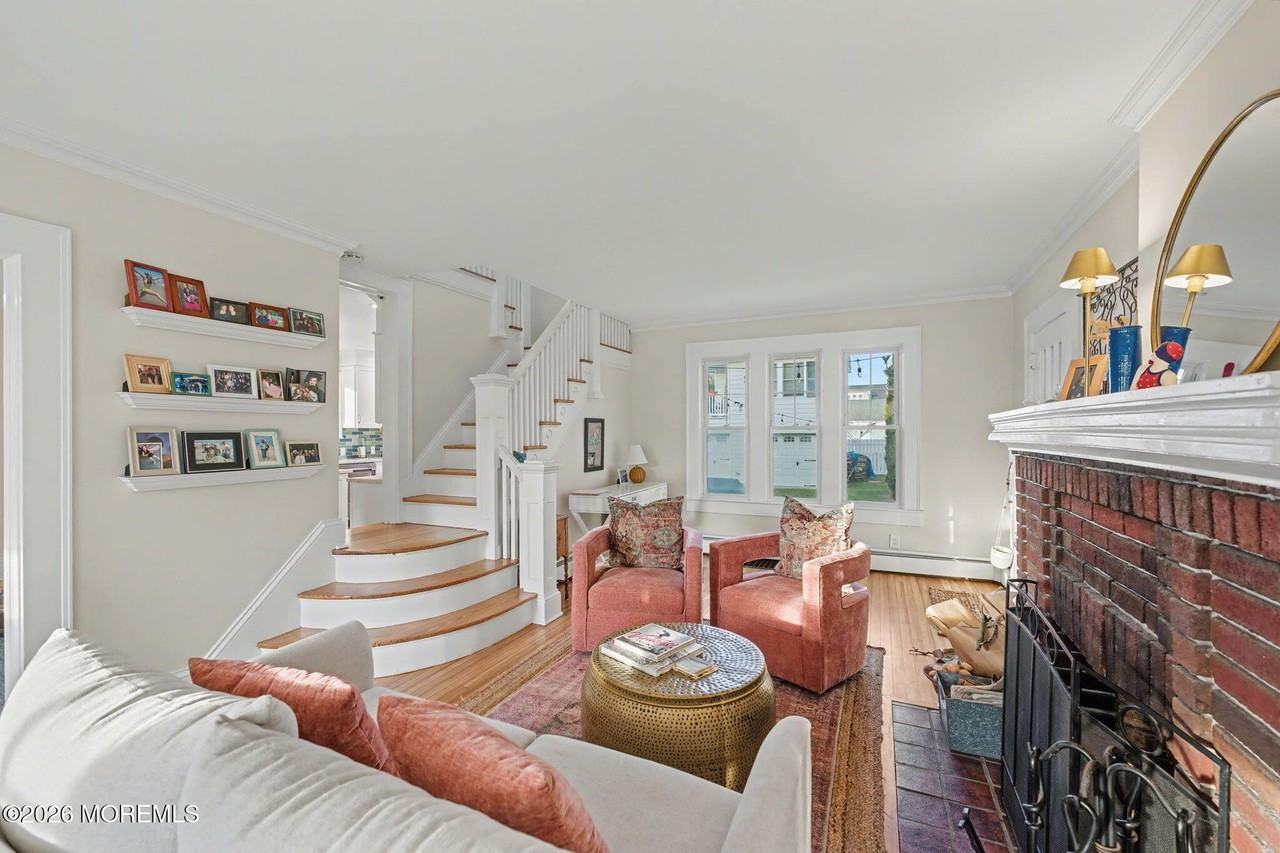 404 Monmouth Ave - Photo 4 of 38