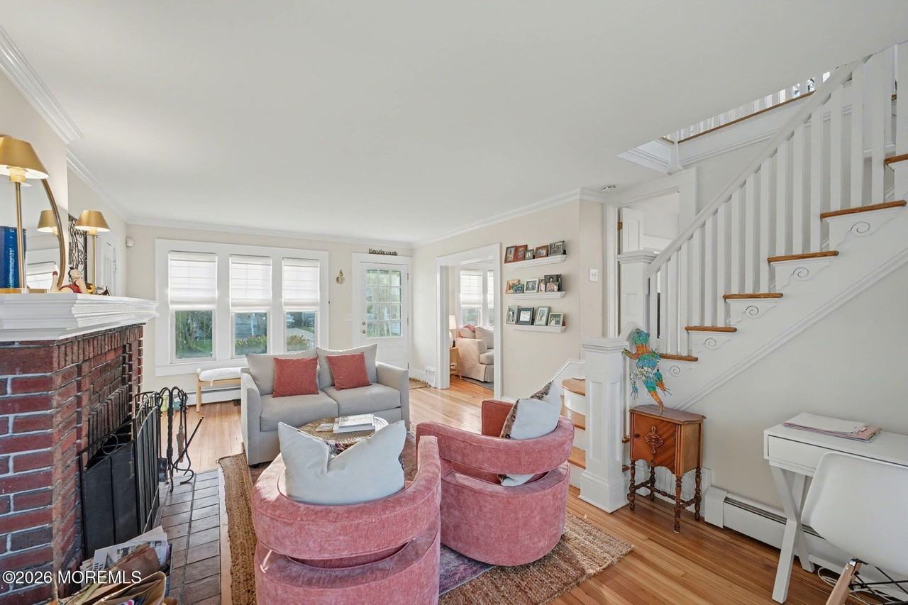 404 Monmouth Ave - Photo 7 of 38