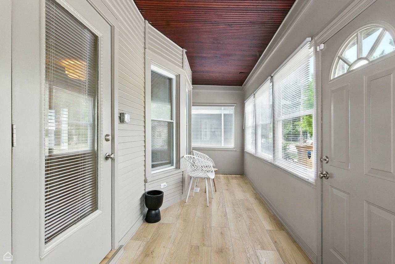 1024 S Ridgeland Ave - Photo 2 of 22